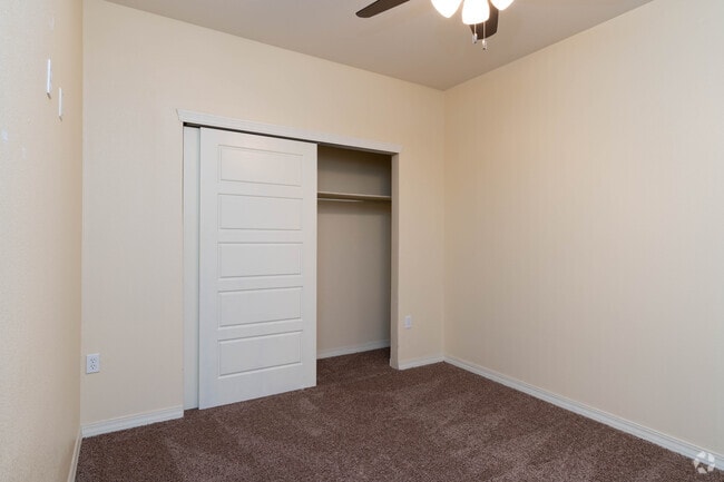 2BR, 2BA - 1020SF