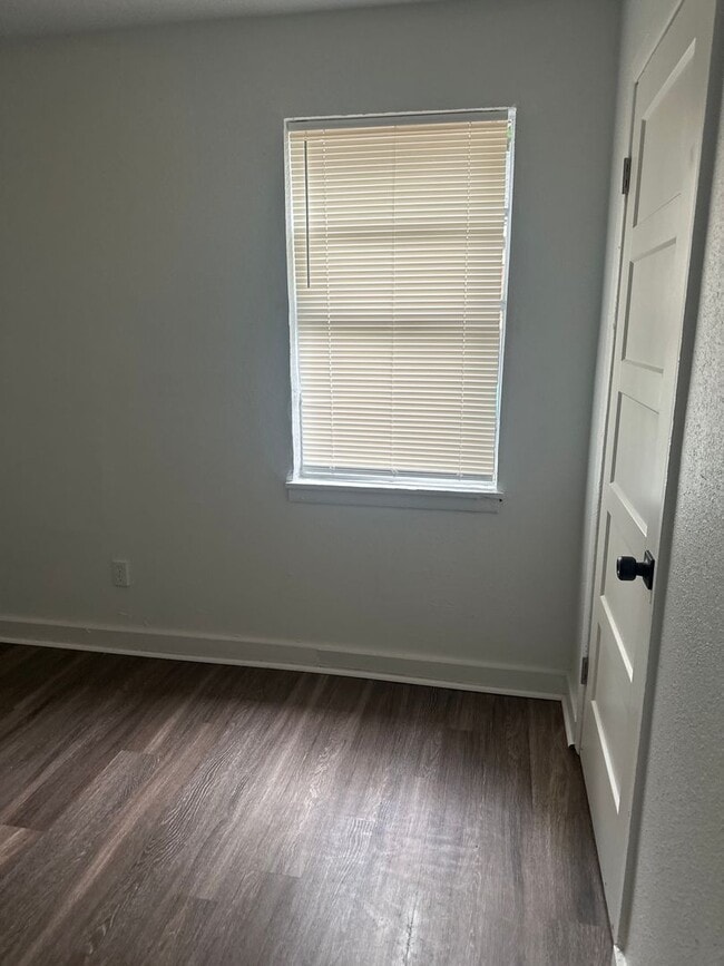 Photo - 1344-1346 Hyde Pk Blvd Unit 1344