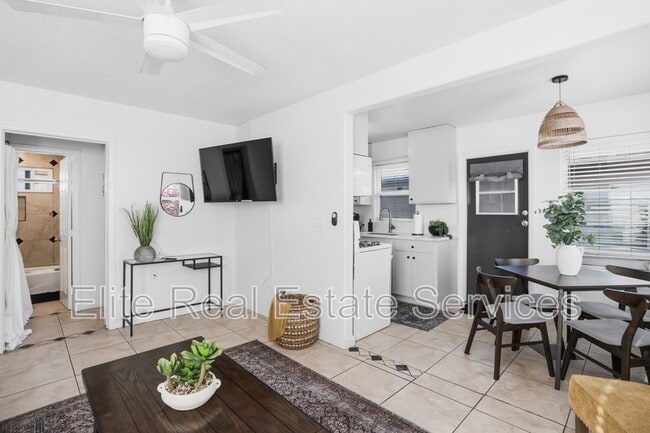 Photo - 2606 Juan St