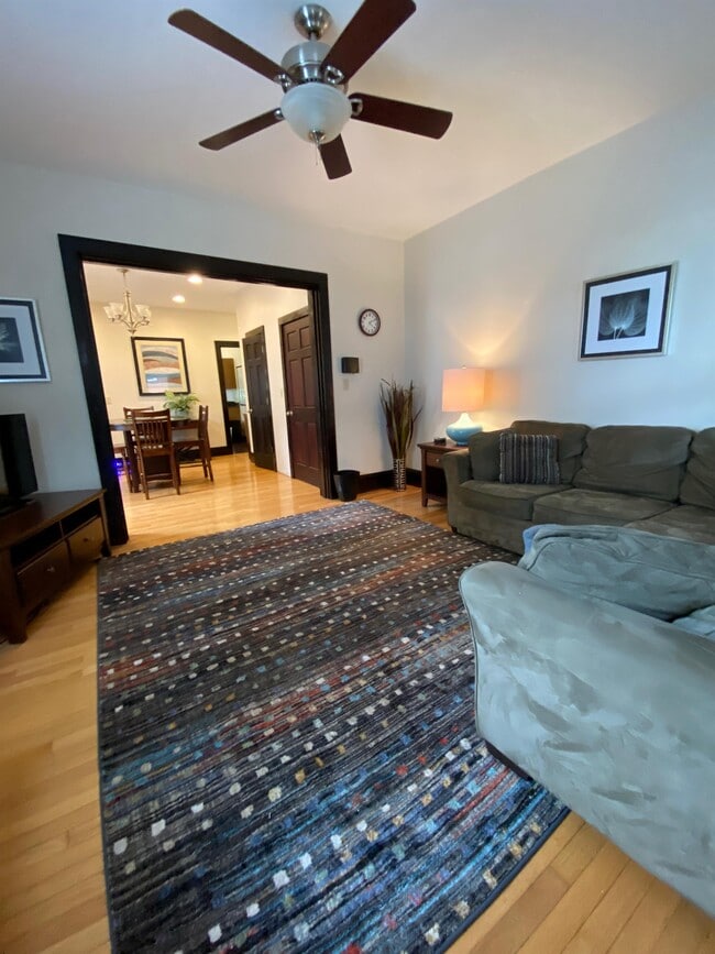 952 2nd St Unit 1