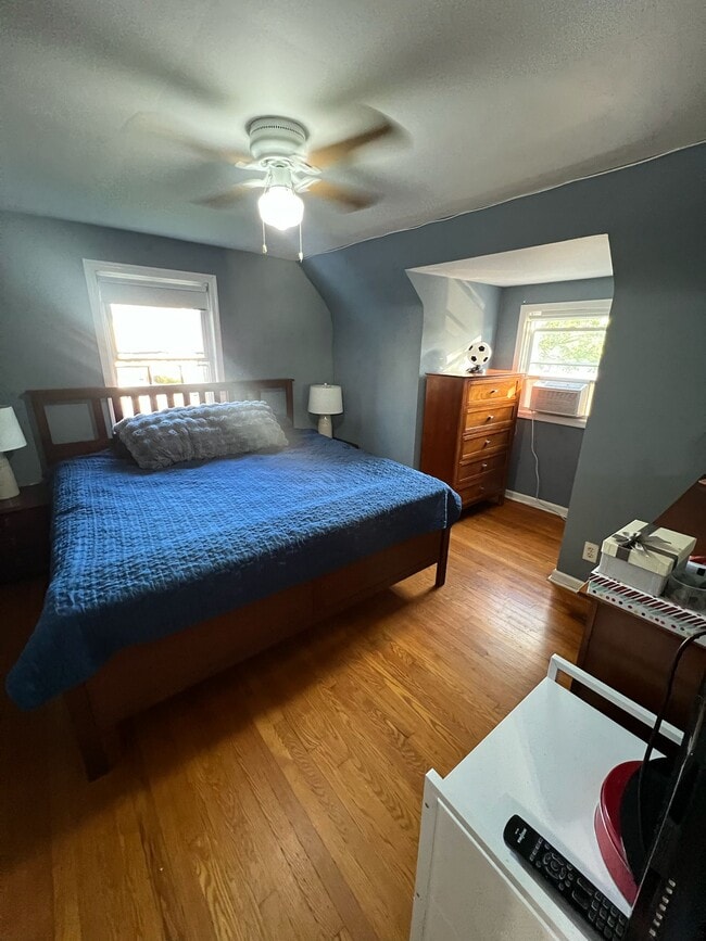 Photo - 2505 Girard Pl