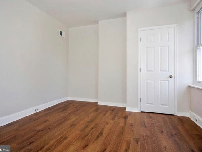 Photo - 3942 Wallace St