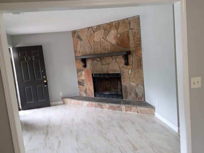 Photo - 152 Forest Pl