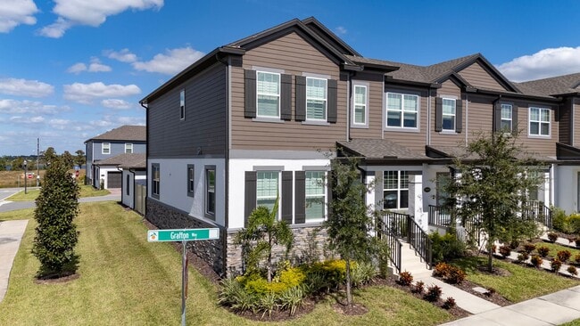 Building Photo - Stunning Corner Townhome @ Winter Garden,E...