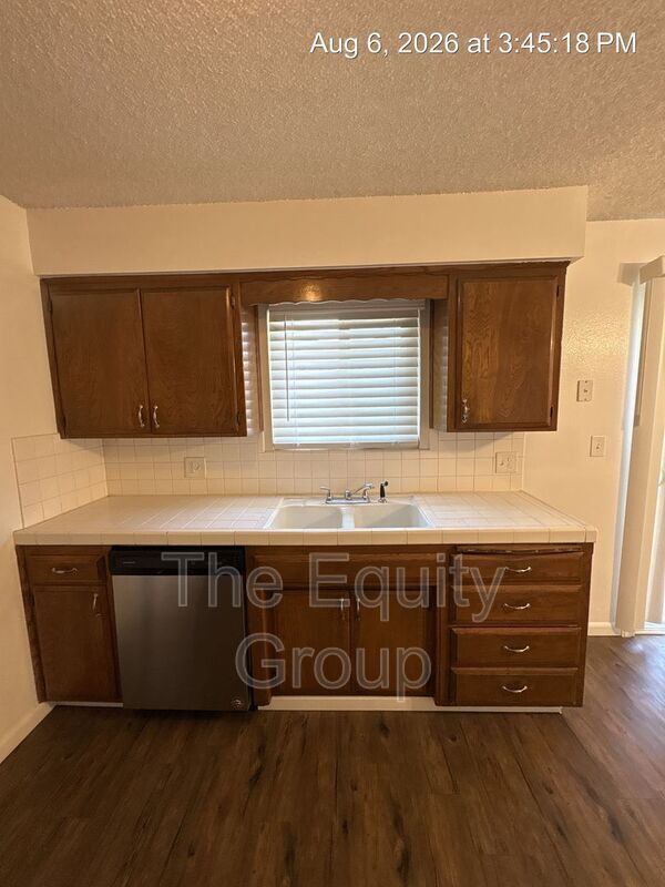 Photo - 907 S Demaree St