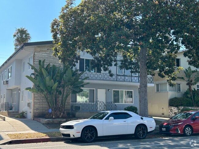 Building Photo - 325 S Doheny Dr Rental
