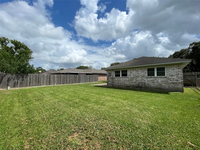 Photo - 1303 Sigma St