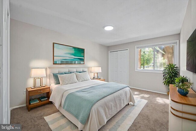 Photo - 7204 Donnell Pl Unidad C-5