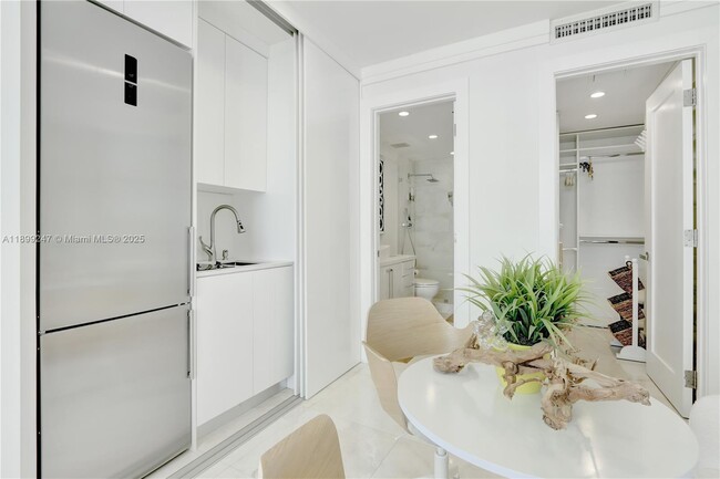 Photo - 700 Biltmore Way Unit 816