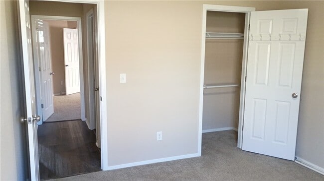 Photo - 905 SW Loudon Dr