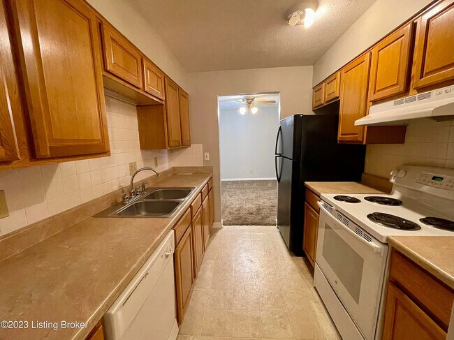 Building Photo - 4506 Landside Dr Unit 2