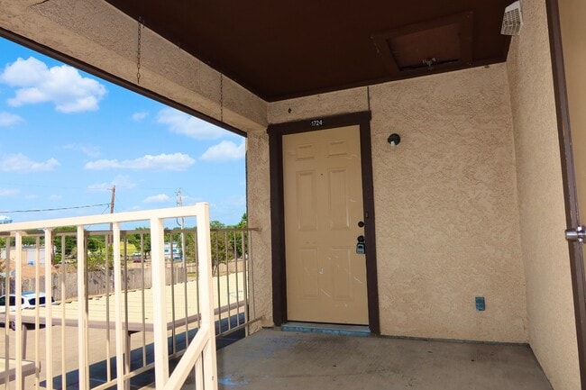 Photo - 1724 Crestpoint Dr