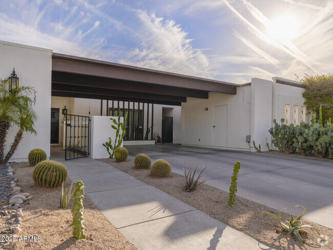 Building Photo - 7251 E Cactus Wren Rd Rental