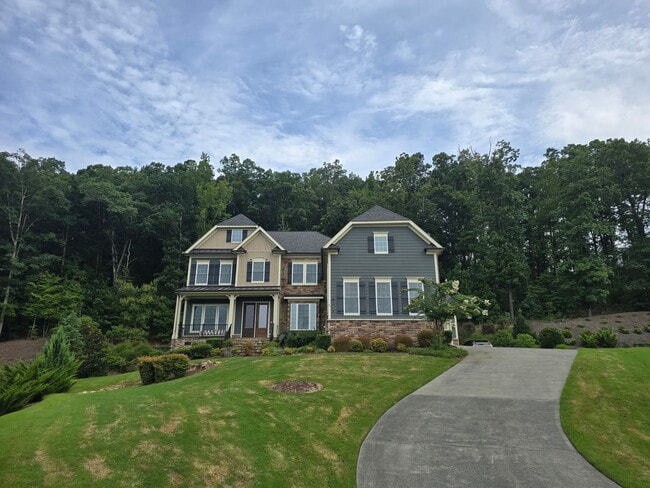 Building Photo - Stately 5BR, 5BA Home with Office, Flex Sp...