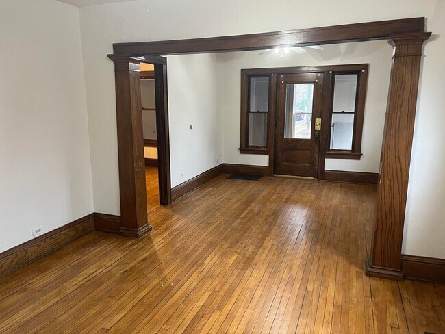 Living Room - 161 15th Ave NE Unit 1
