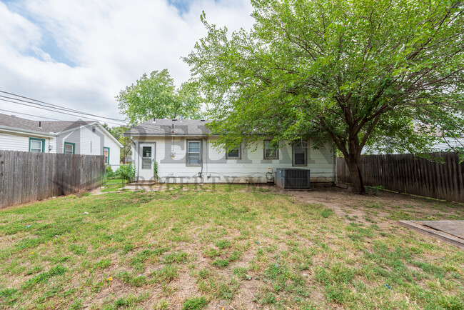 Photo - 1632 S Edwards St House