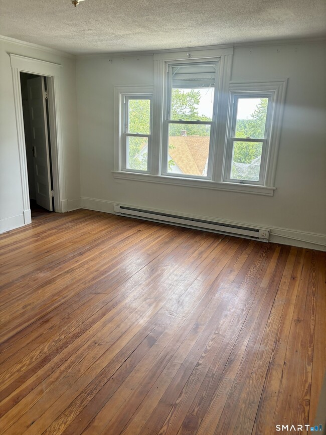 Photo - 185 Monmouth Ave