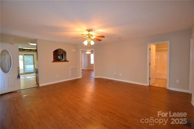 Photo - 1212 Beechwood Dr