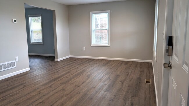Livingroom to Dining room - 2903 Homehurst Ave