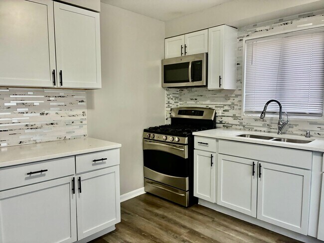 Photo - Gorgeous 3bed 1bath Single family house