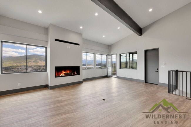 348 Lake View Dr