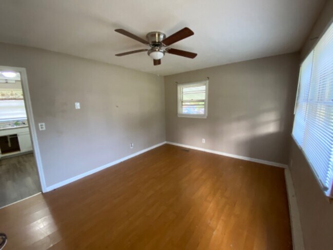 Photo - 908 Washington St