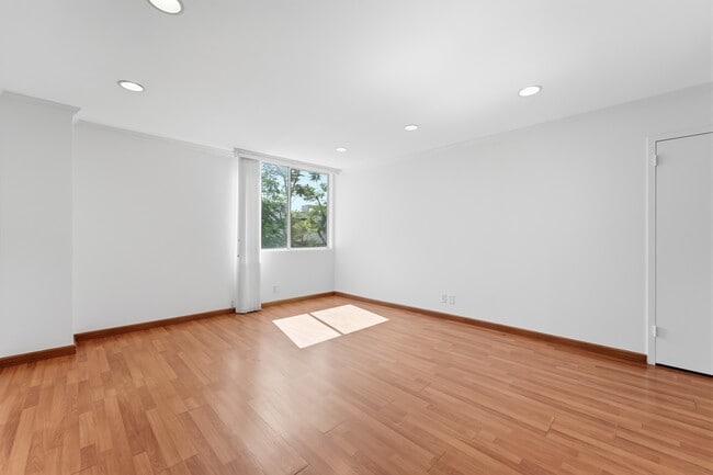 Photo - 100 S Doheny Dr Unit 213