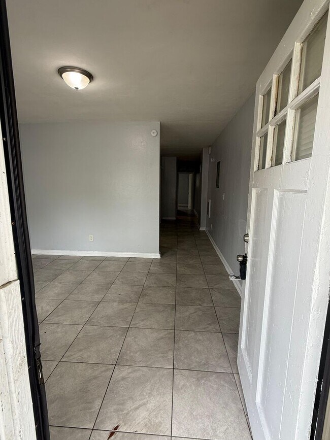 Photo - 1046/1048 W 8th St.- Duplex Unit 1046