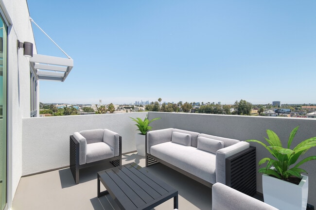 2BD, 2BA Loft (Unit 504) Upstairs Deck