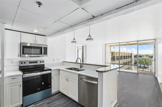 Building Photo - 151 E Washington St Rental