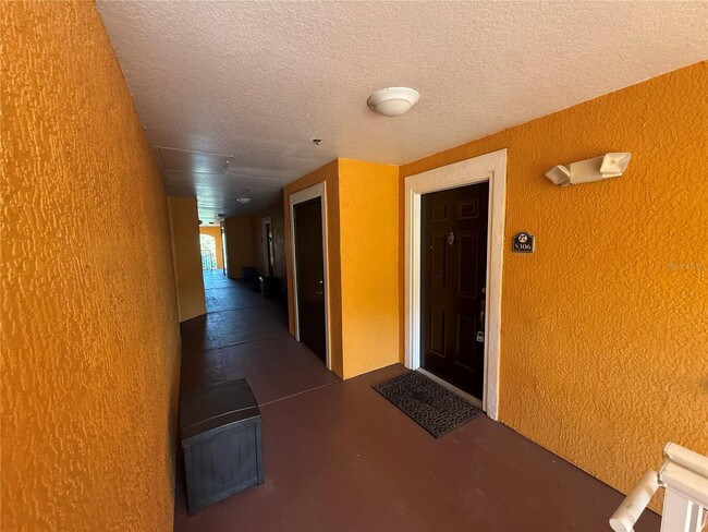 Photo - 5463 Vineland Rd