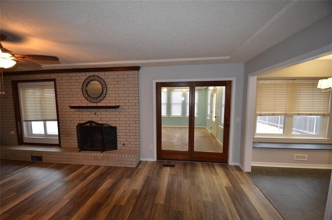 Photo - 1212 Val Genes Rd