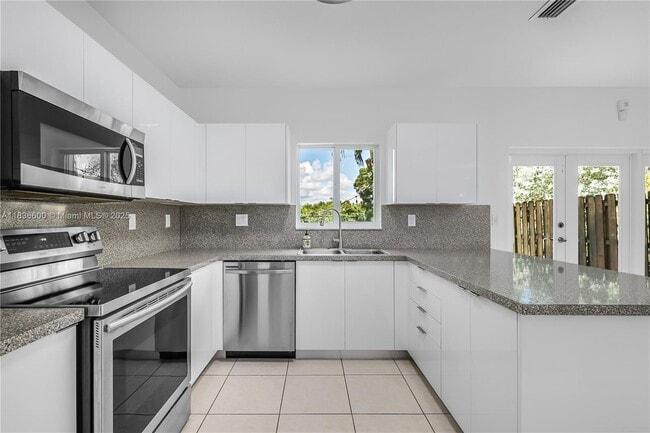 Building Photo - 942 SW 147th Ct Rental