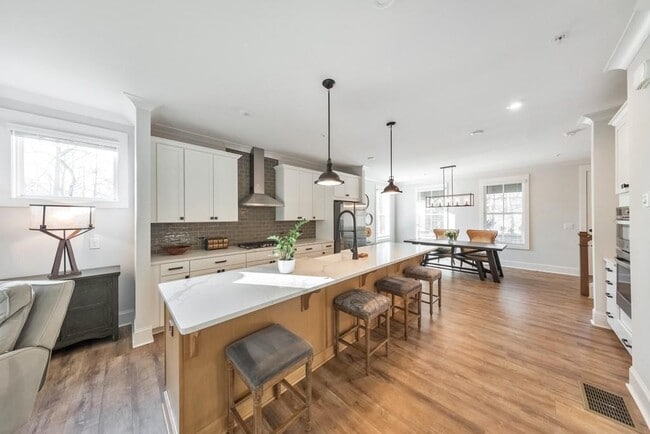 Photo - 320 Oak Arms Wy