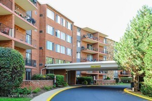 Building Photo - 18 E Old Willow Rd Unit 127N Rental