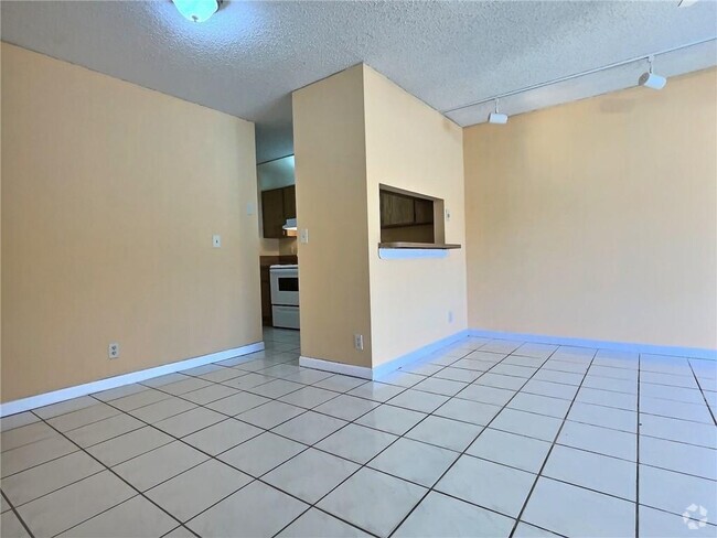 Building Photo - 843 Twin Lakes Dr Unit 30-B Rental