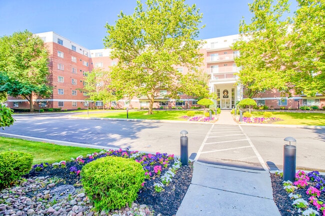 Building Photo - Boulevard Towers Rental