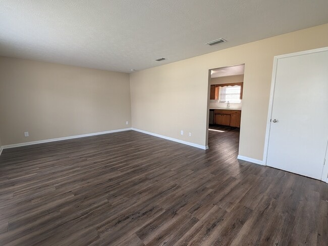 Photo - 6036 Bizier Rd E