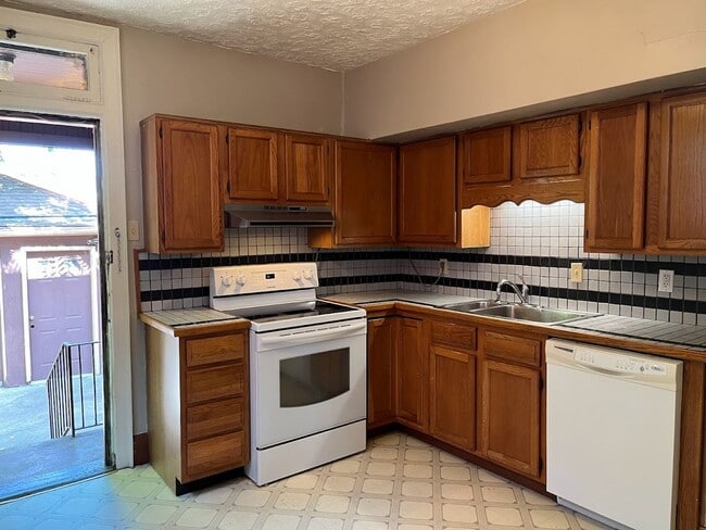 Photo - 2021 Scott St Unit 2021 Scott Blvd. Apt.1