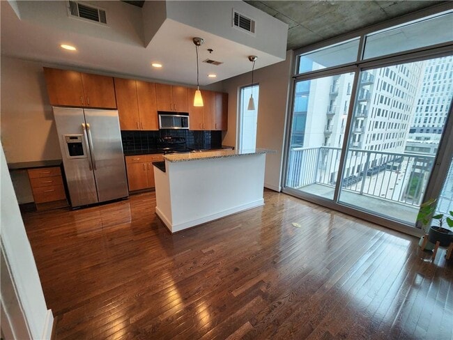 Building Photo - 44 Peachtree Pl NE Unit 1327
