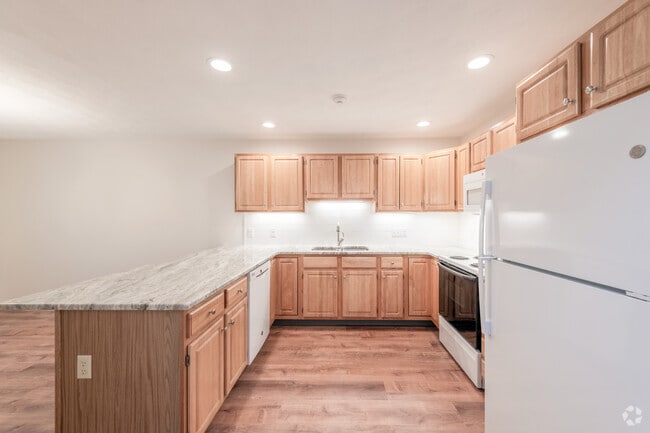 2 BR, 2 BA Buidling 300-700