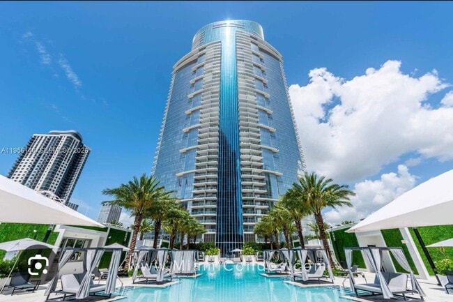 Building Photo - 851 NE 1st Ave Unit 2406