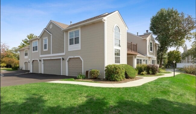 Photo - 272 Le Parc Cir