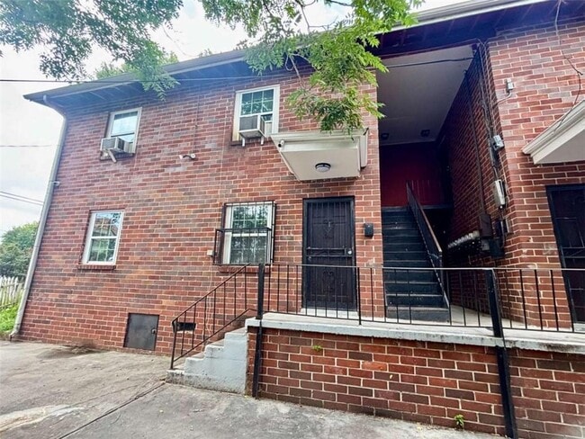Building Photo - 1048 Washington St SW Unit 2