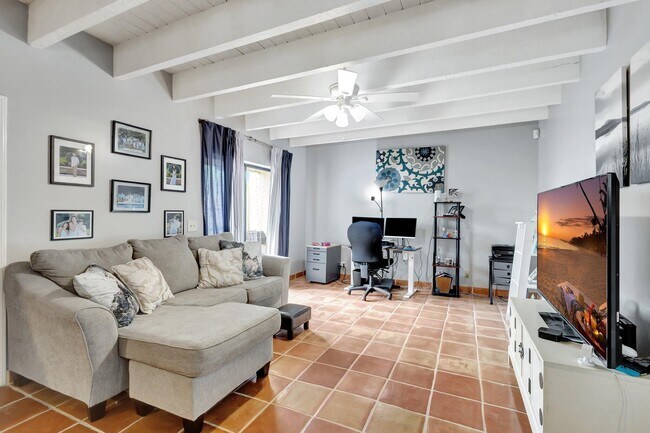 Photo - 1586 Shaker Cir