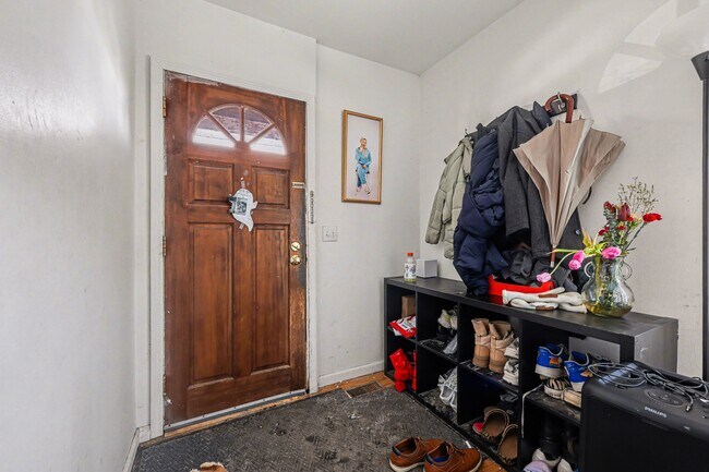 Photo - 412 N Thayer St