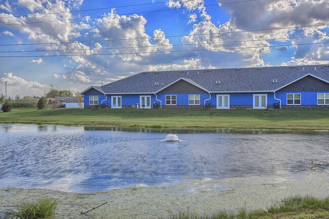 Tranquil pond at Praire Crossing - 703 N Prairie View Rd Unit Prairieview Crossing