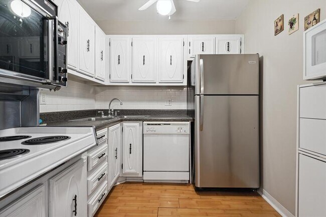Photo - 424 N Riverside Dr Unit 204