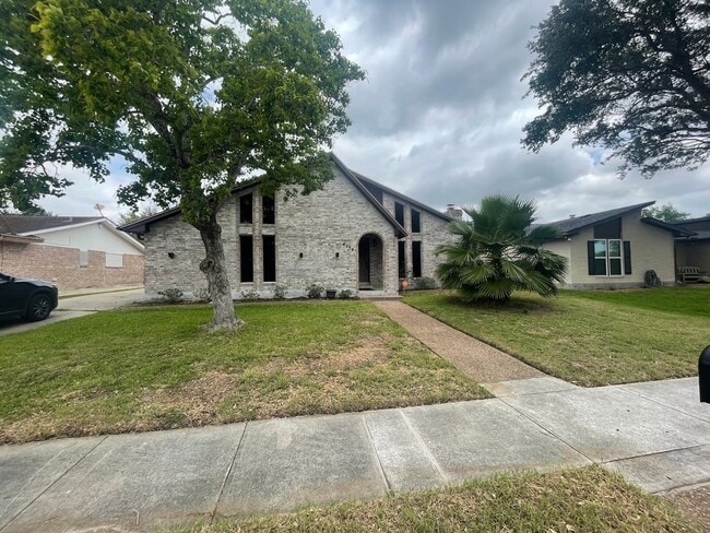 Building Photo - 3/2 Southside 1800 sqft, pet friendly, enclosed yard