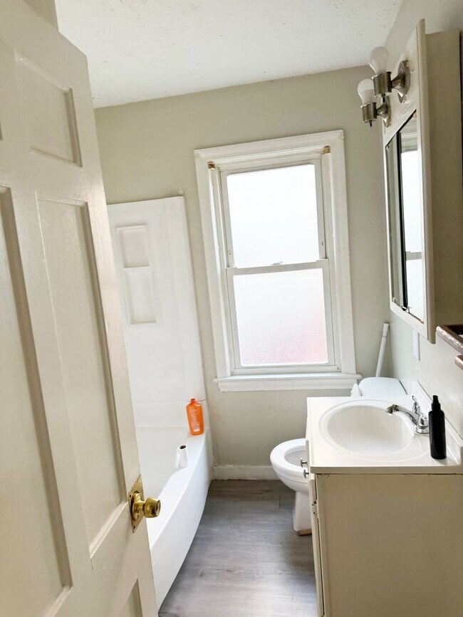 Photo - 3 BED 1 BATH BEAUTIFUL SINGLE FAMILY HOME